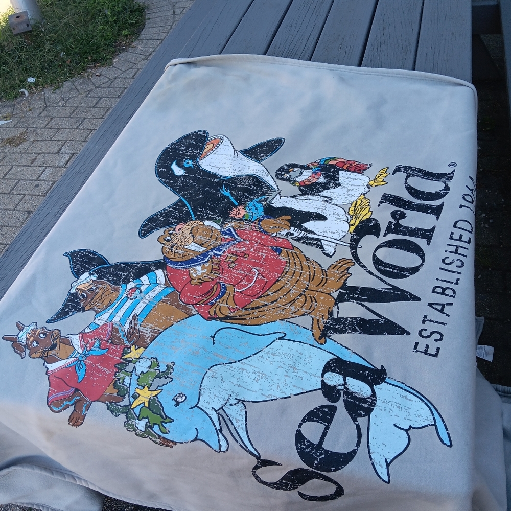 SeaWorld Graphic Blanket